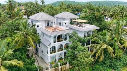Gauravaddo Villa | ELIVAAS 5 BHK Pet Friendly with Pvt Pool - Villa Vacasa