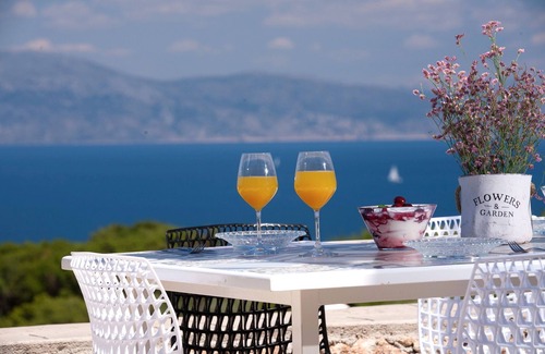 Perigiali Villa | Elixrison Villas-Villa Kyklamino
