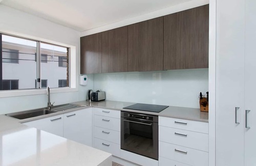 Tugun Apartment | Eliza on the Beach - Beachfront Coastal With Ocean Views - Min. 3 Night Stays!