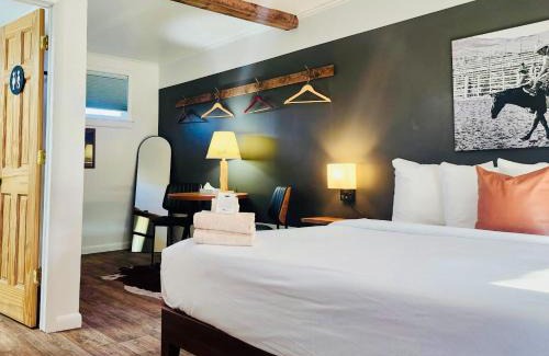 Thermopolis Hotel | Elk Antler Inn