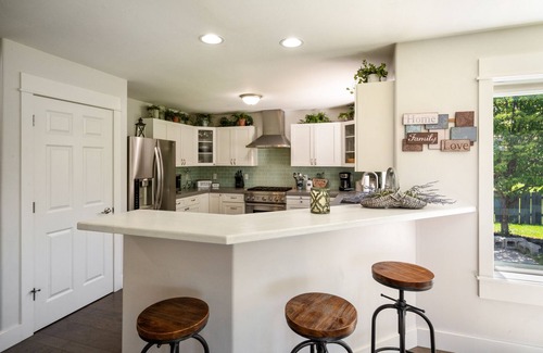 Four Corners House | Elk Grove - Large 5 Bedroom Home on the Way to Big Sky just outside Bozeman.