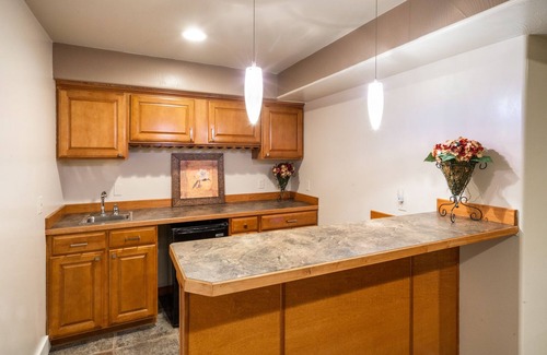 Four Corners House | Elk Grove - Large 5 Bedroom Home on the Way to Big Sky just outside Bozeman.