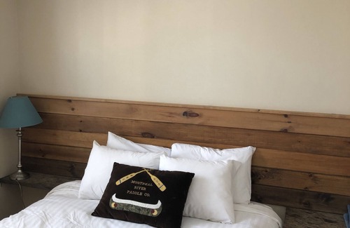 Timiskaming District Hotel | Elk Lake Eco Centre