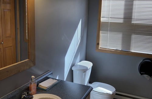 Timiskaming District Hotel | Elk Lake Eco Centre