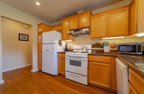 Orick House | Elk Meadow Cabins 11A Roosevelt Elk Suite
