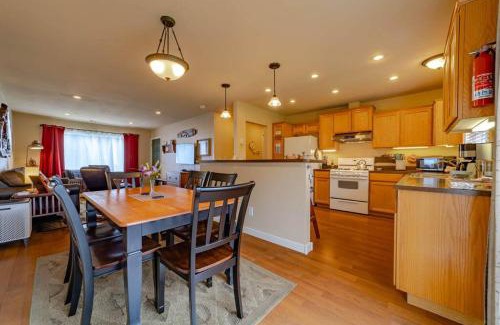 Orick House | Elk Meadow Cabins 11A Roosevelt Elk Suite