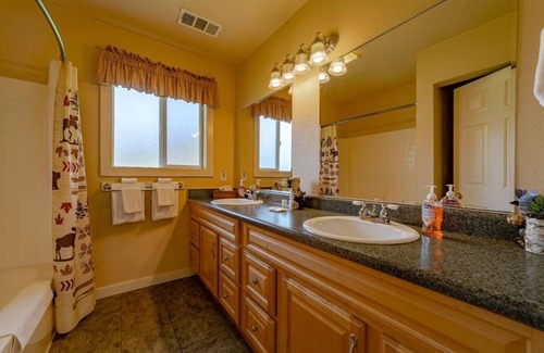Orick House | Elk Meadow Cabins 13A Bears Den Suite