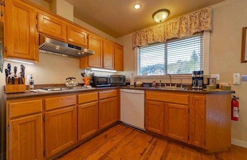 Orick House | Elk Meadow Cabins 13A Bears Den Suite