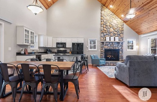 Custer Cabin | Elk Ridge-Fire Place-Custer
