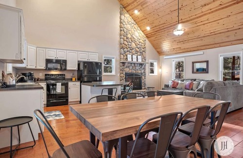 Custer Cabin | Elk Ridge-Fire Place-Custer