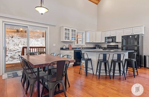 Custer Cabin | Elk Ridge-Fire Place-Custer