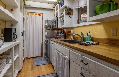 Wapiti House | Elk Road Cabin- Magnificent Mountain Views!