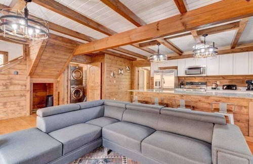 Ellijay Cabin | Elkhorn Lodge - Coosawattee River Resort