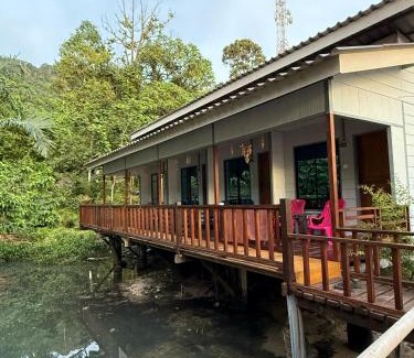 Tioman Island Hotel | Ella's Place Salang Tioman