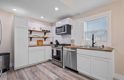 Siloam Springs House | Elle Housen4 Bedroom House in Historic Downtown Siloam Springs