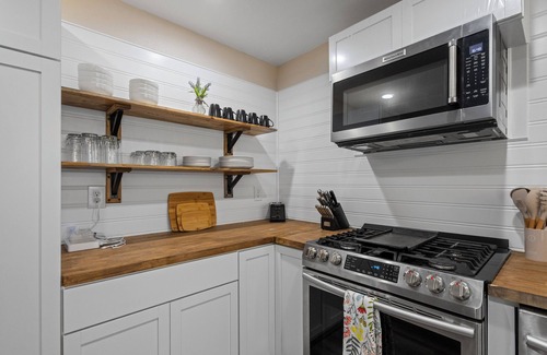 Siloam Springs House | Elle Housen4 Bedroom House in Historic Downtown Siloam Springs