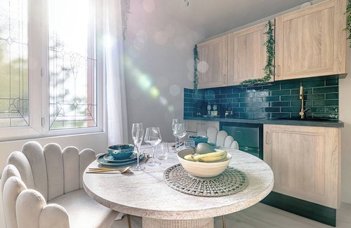 Evreux Apartment | Ellendor private spa and romantic getaway in Middle-earth.