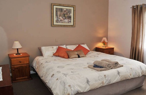 Mintaro Bed & Breakfast | Ellenor Ivy Cottage @ Mintaro