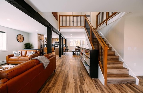Waitsfield House | Ellen’s Edge~ Game Room~Home Theater~Hot Tub~Home Gym