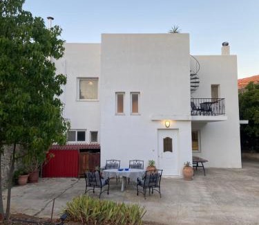 Kandanos House | Ellie