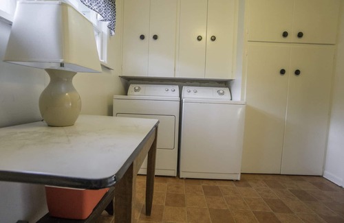 Three Oaks House | Ellie`s Cottage with Cherry Beach