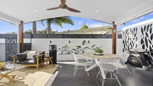 Coffs Harbour House | Ellie's Holiday Escape - Pool, Romantic, Fireplace