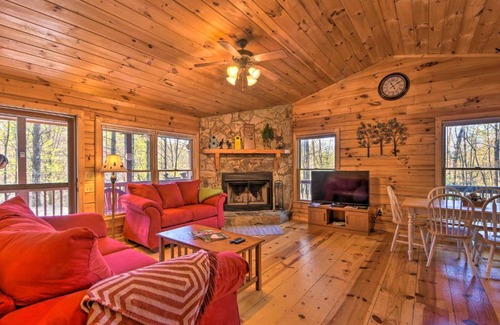 Ellijay House | Ellijay Cabin with Hot Tub and Deck in National Forest