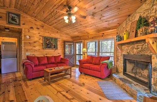 Ellijay House | Ellijay Cabin with Hot Tub and Deck in National Forest