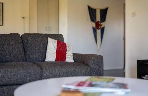 Rawhiti House | Elliot Bay - Hilltop Flat