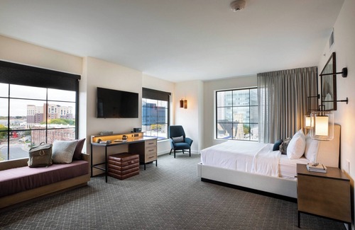 Downtown Minneapolis Hotel | Elliot Park Hotel, Autograph Collection