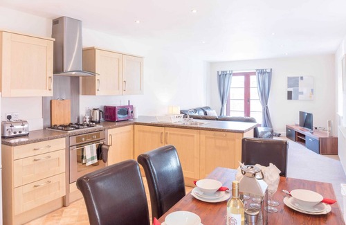 Ayr Apartment | Elliot Suite No2 - Donnini Apartments