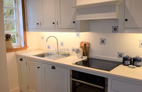 Kippford Cottage | Elm Cottage - a house that sleeps 8 guests in 4 bedrooms