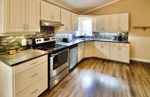 Bluewater Cottage | Elm Lodge- Plan Your Next Family Vacation Here!