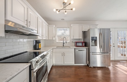 West Omaha House | Elm. Peaceful pet friendly home. No pet fee!