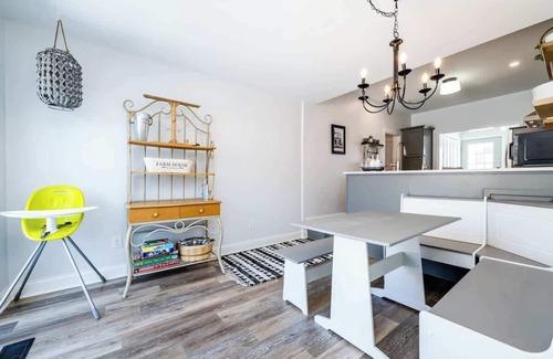 Three Oaks House | Elm St Retreat - 3 Min walk to Downtown Three Oaks