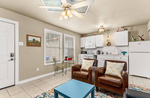 Seguin Ski Chalet | Elm Street Bungalow, Cozy Pet-Friendly Stay