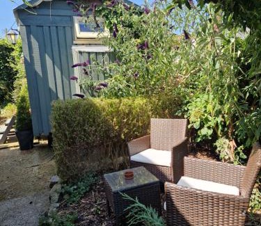 Claverham Apartment | Elmdale Hut - Shepherds Hut