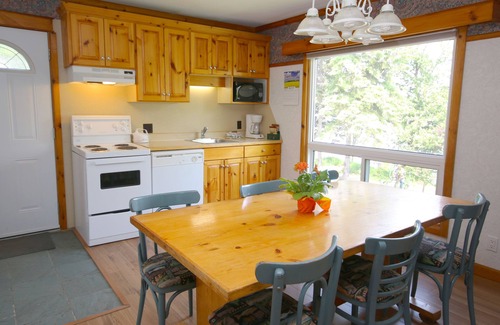 Otonabee-South Monaghan Cottage | Elmhirst's Resort - On a lake