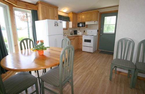 Otonabee-South Monaghan Cottage | Elmhirst's Resort - On a lake