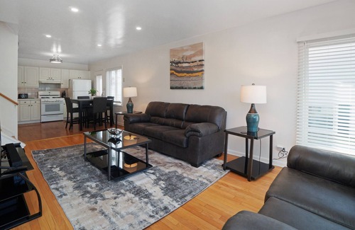 Elmhurst House | Elmhurst Rental