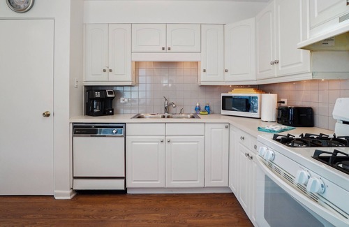 Elmhurst House | Elmhurst Rental
