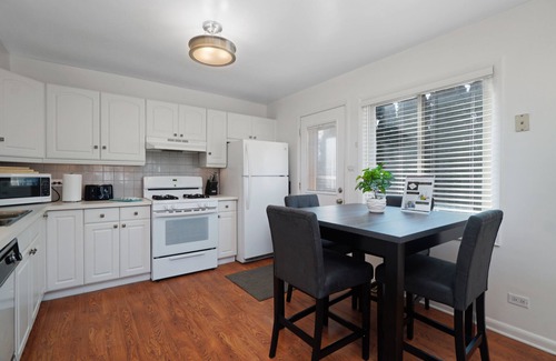 Elmhurst House | Elmhurst Rental