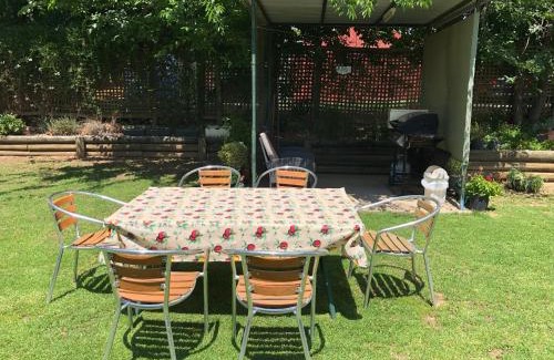 Tumut Hotel | Elms Motor Inn