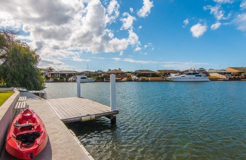 Forster House | Elouera 23 - Waterfront and Pet-Friendly!