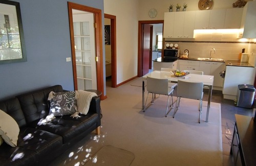 Carwoola Cottage | Elouera Garden Cottage