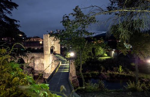 Besalu Hotel | Els Jardins De La Martana