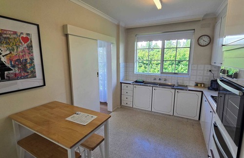 Elsternwick Apartment | Elsternwick easy living (2 bedroom sleeping 4)