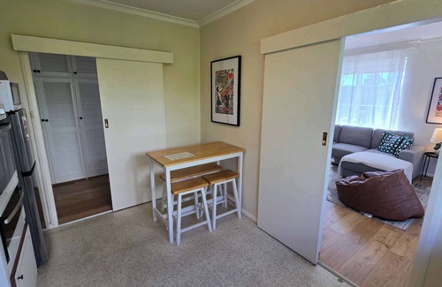 Elsternwick Apartment | Elsternwick easy living (2 bedroom sleeping 4)