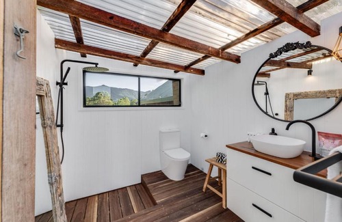 Kunghur House | Elysium Farm Stay- Paperbark Bungalow