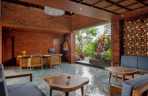 Pejeng Hotel | Emana Akatara